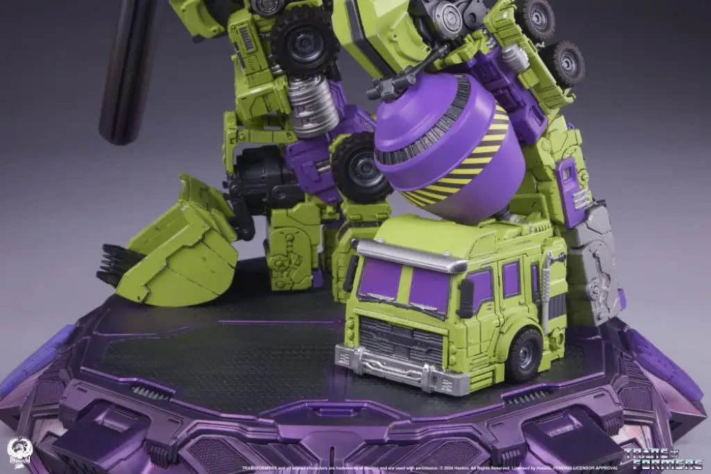 Devastator Museum Scale Figure
