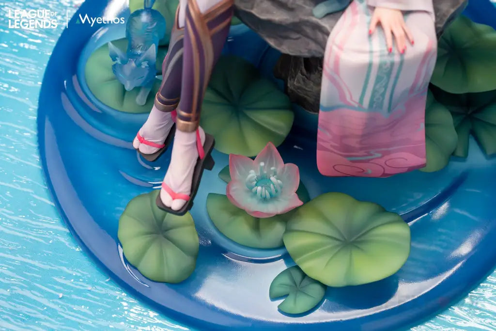 Spirt Blossom Ahri Scale Figure
