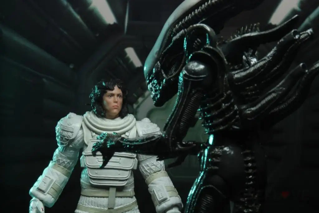 Alien 40th Anniversary Series 16 Set of 3 Figures - GeekLoveph