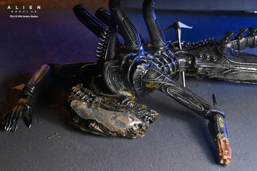 Alien: Romulus Suspended Lab Xenomorph XX121 Deluxe Action Figure Action Figure