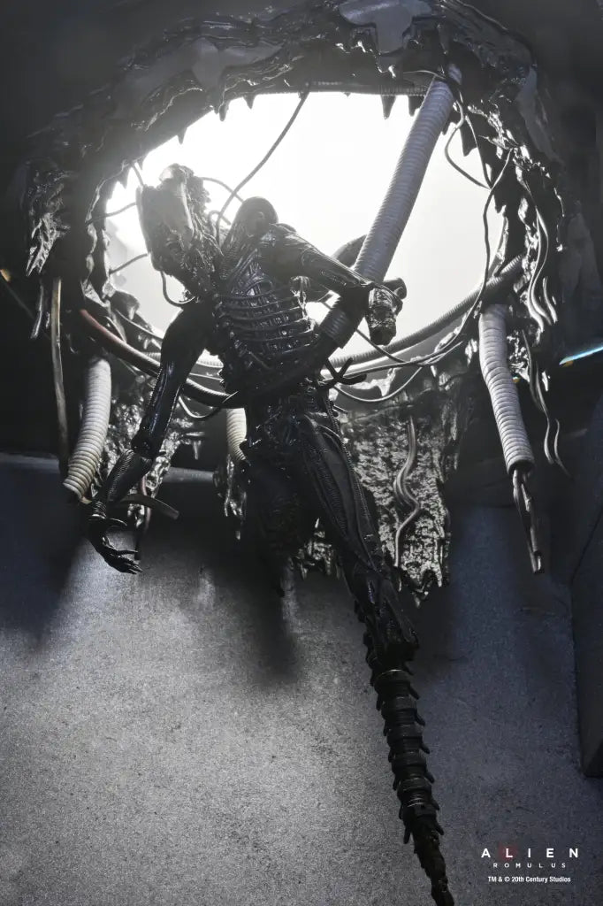 Alien: Romulus Suspended Lab Xenomorph XX121 Deluxe Action Figure Action Figure