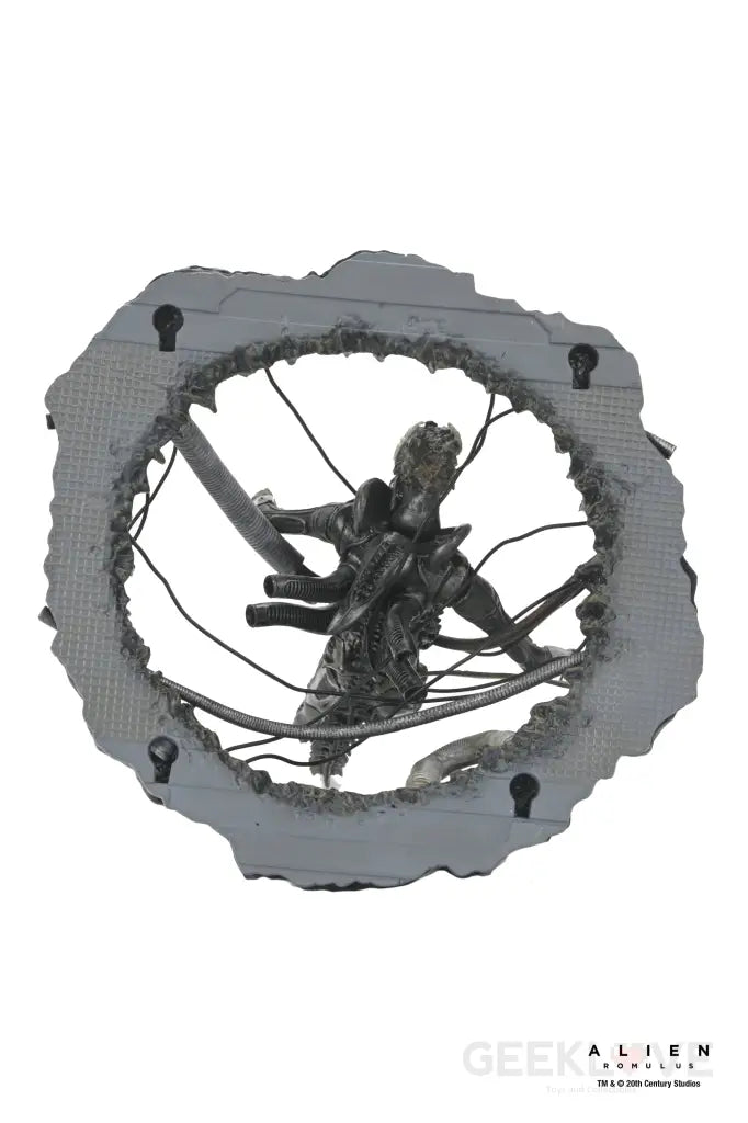 Alien: Romulus Suspended Lab Xenomorph XX121 Deluxe Action Figure Action Figure