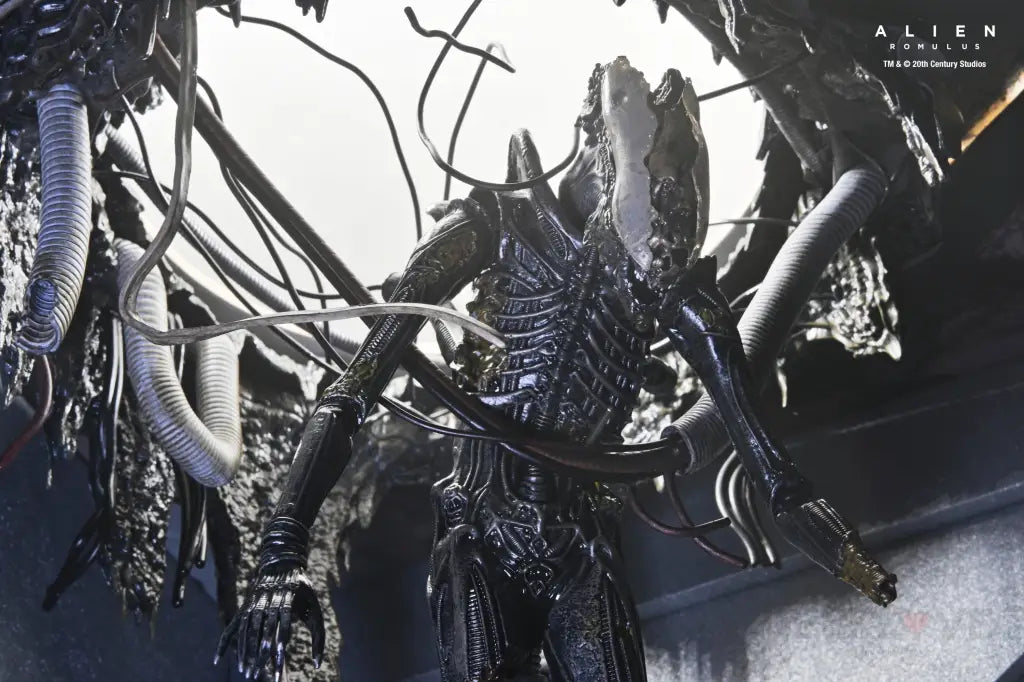 Alien: Romulus Suspended Lab Xenomorph XX121 Deluxe Action Figure Action Figure