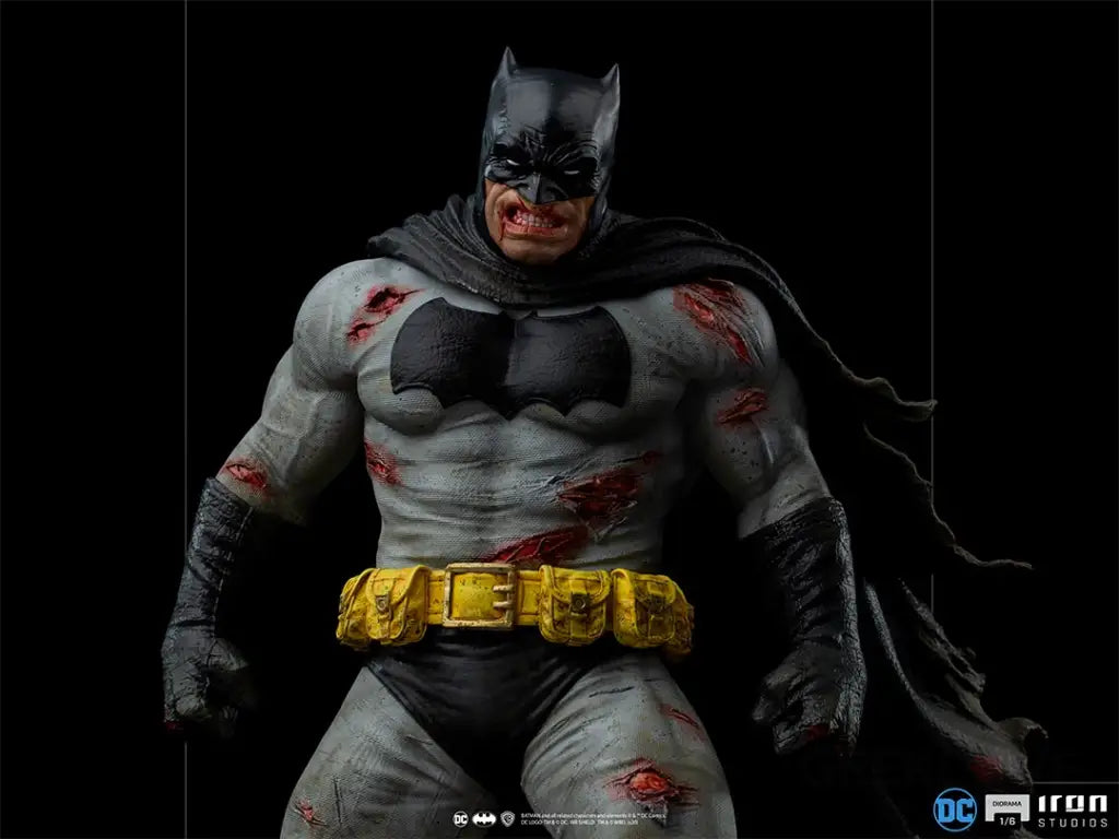 Batman The Dark Knight Returns Diorama - GeekLoveph