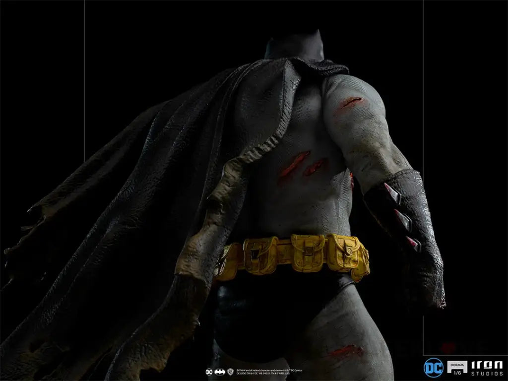 Batman The Dark Knight Returns Diorama - GeekLoveph