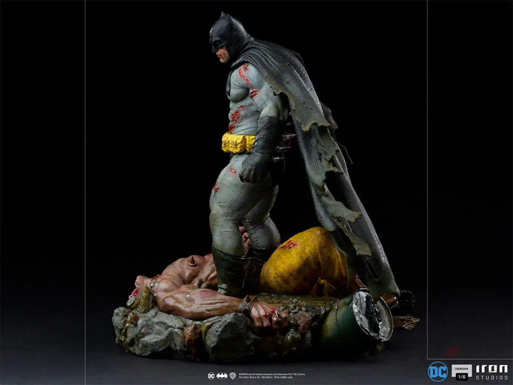 Batman The Dark Knight Returns Diorama - GeekLoveph