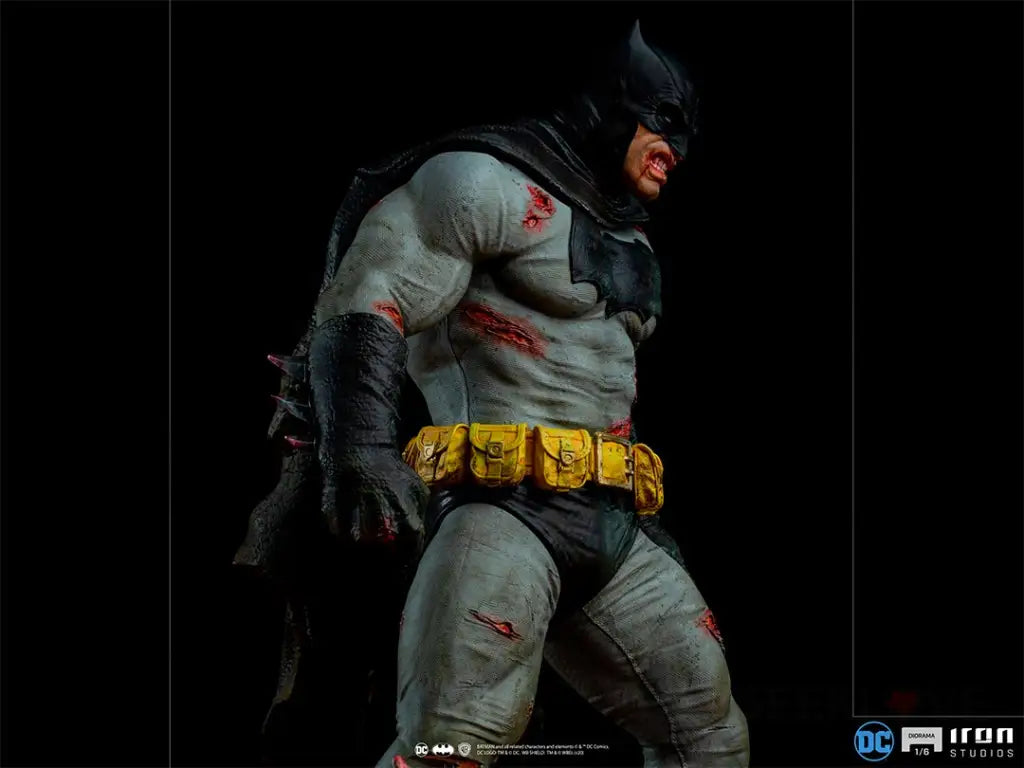 Batman The Dark Knight Returns Diorama - GeekLoveph