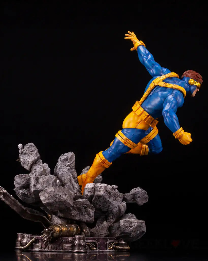 Cyclops X-Men Fine Art Statue - GeekLoveph