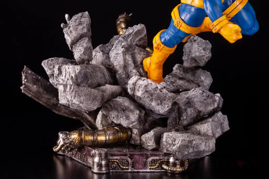 Cyclops X-Men Fine Art Statue - GeekLoveph