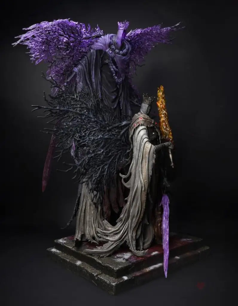 Dark Souls III Pontiff Sulyvahn 1/7 Scale Deluxe Statue - GeekLoveph