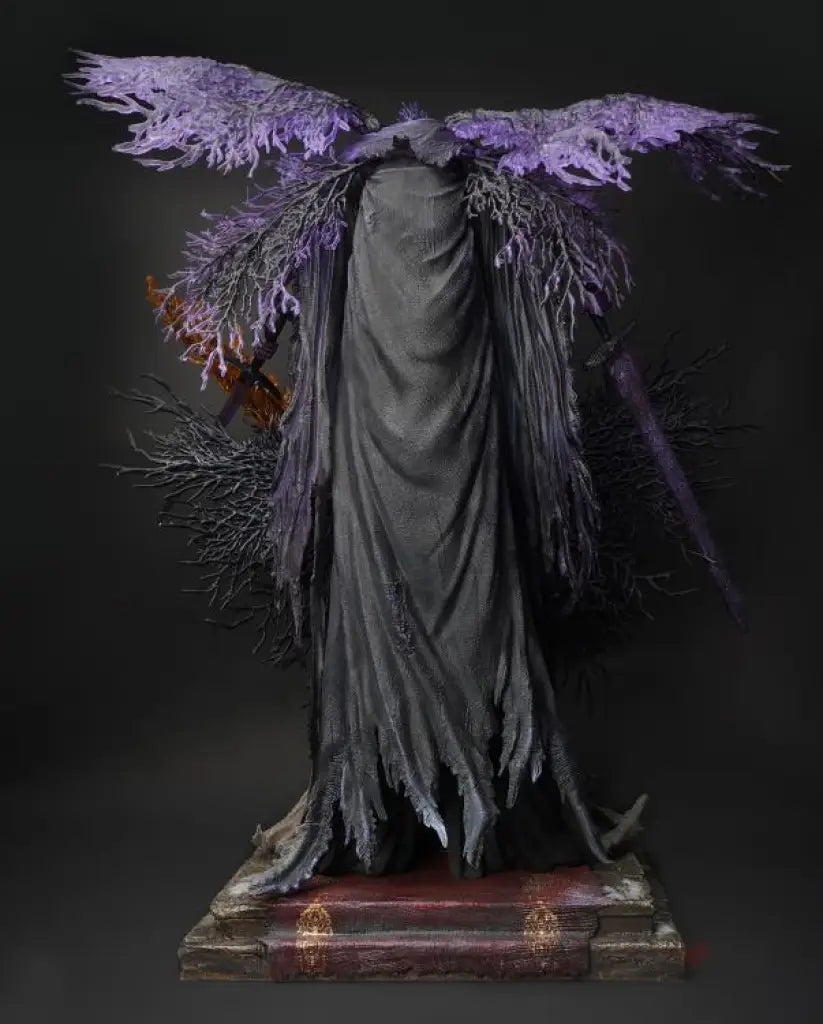 Dark Souls III Pontiff Sulyvahn 1/7 Scale Deluxe Statue - GeekLoveph