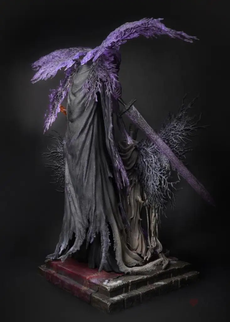Dark Souls III Pontiff Sulyvahn 1/7 Scale Deluxe Statue - GeekLoveph