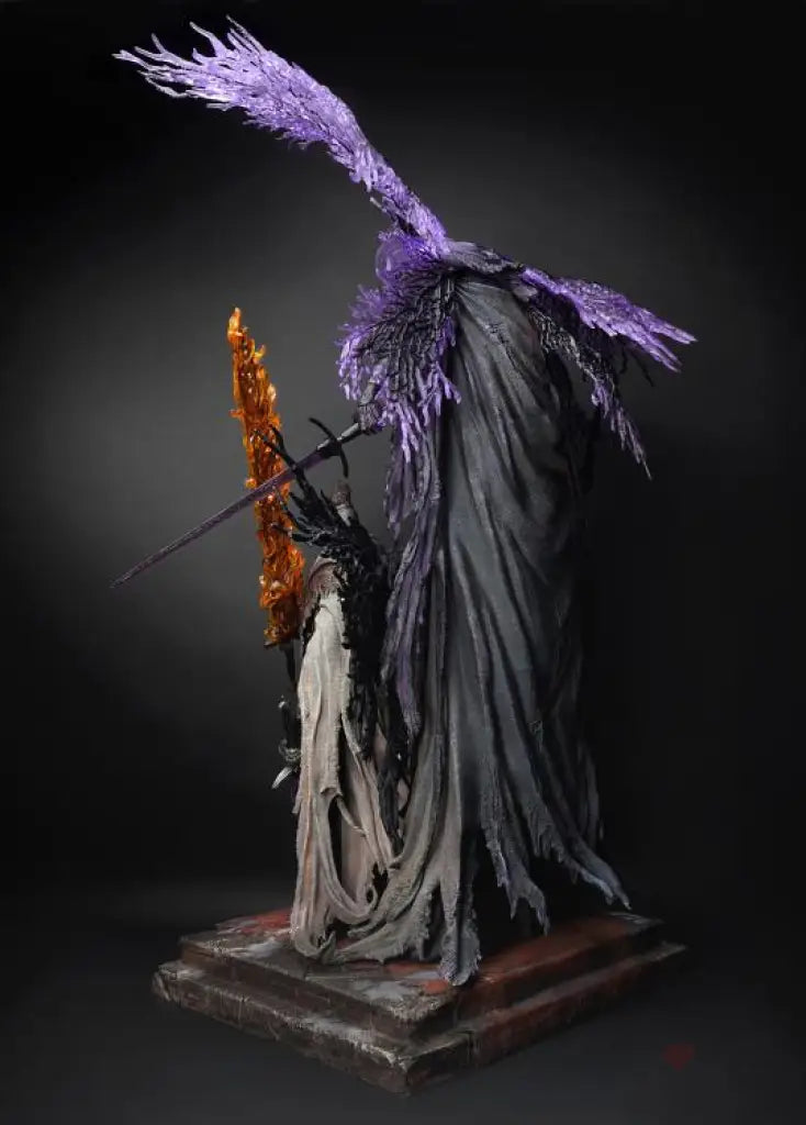 Dark Souls III Pontiff Sulyvahn 1/7 Scale Deluxe Statue - GeekLoveph