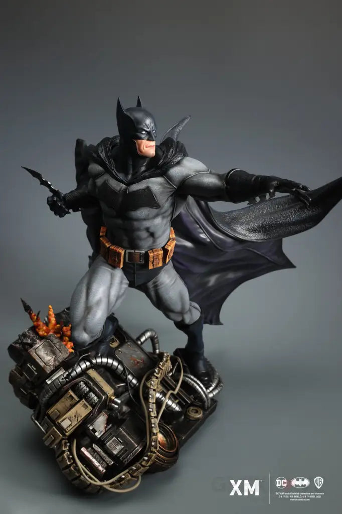 DC Classic Series Batman 1/6 Scale Statue XM Studios – GEEKLOVEPH TOY STORE