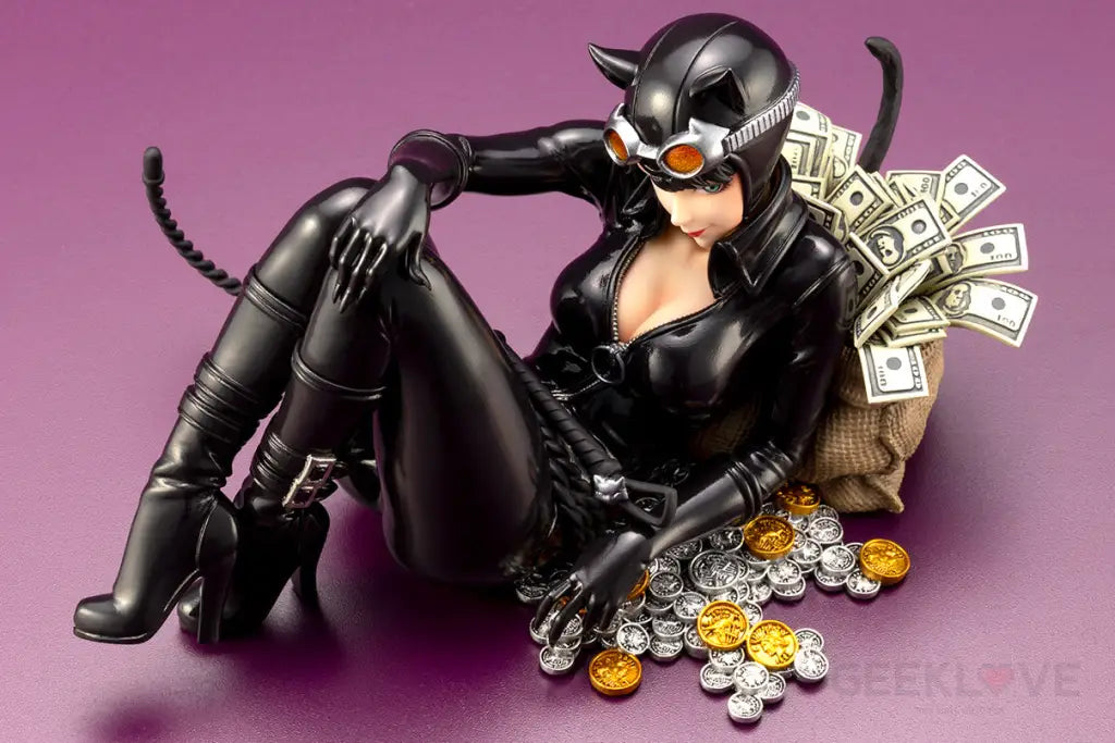 DC Comics Catwoman Returns Bishoujo Statue - GeekLoveph