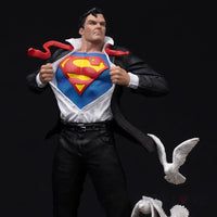 Dc Comics - Clark Kent 1/10 Scale Deluxe Statue Preorder
