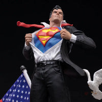 Dc Comics - Clark Kent 1/10 Scale Deluxe Statue Preorder
