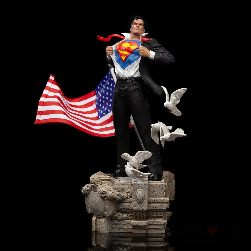 Dc Comics - Clark Kent 1/10 Scale Deluxe Statue Preorder