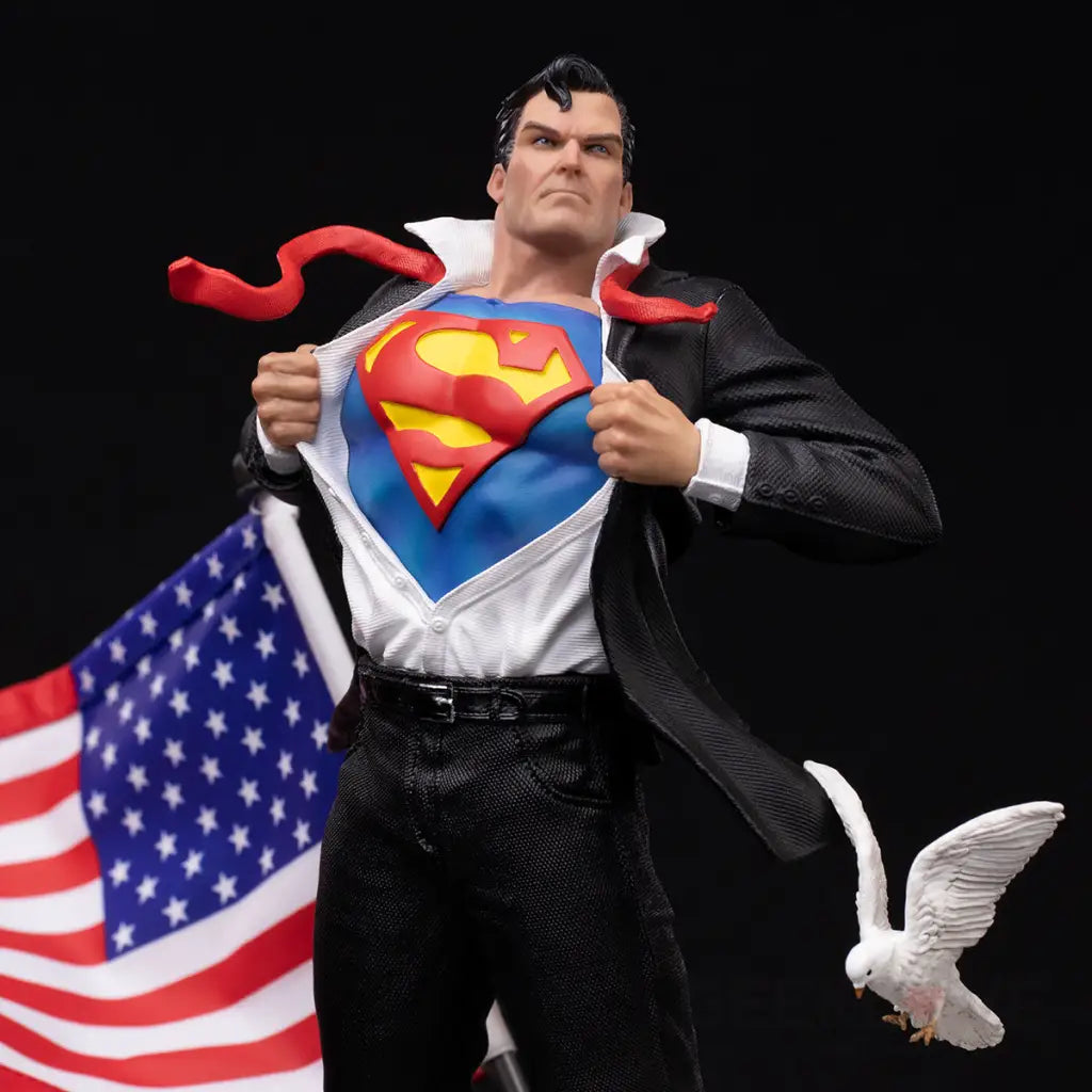 Dc Comics - Clark Kent 1/10 Scale Deluxe Statue Preorder