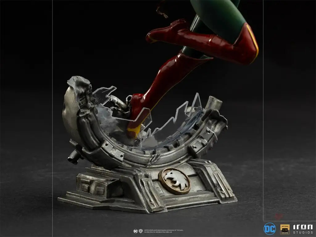 DC Comics Hawkgirl Deluxe Art Scale 1/10 Statue - GeekLoveph