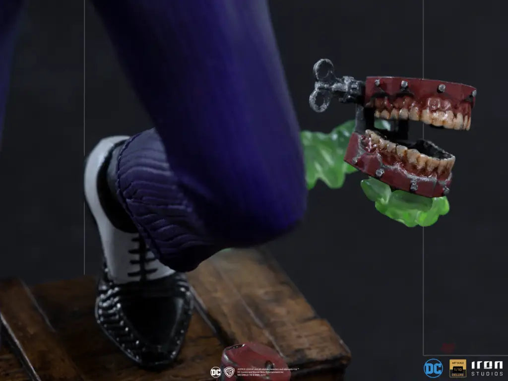 DC Comics The Joker Deluxe 1/10 Art Scale Statue - GeekLoveph