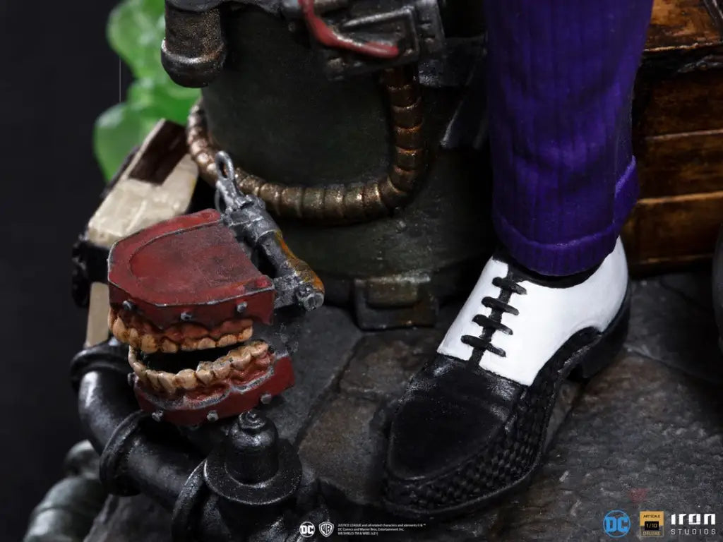 DC Comics The Joker Deluxe 1/10 Art Scale Statue - GeekLoveph