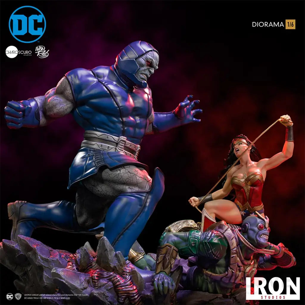 DC Comics Wonder Woman vs. Darkseid 1/6 Art Scale Limited Edition Statue - GeekLoveph
