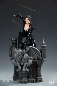 DC Rebirth - Catwoman Statue - GeekLoveph