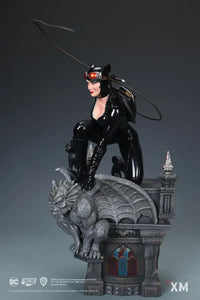 DC Rebirth - Catwoman Statue - GeekLoveph