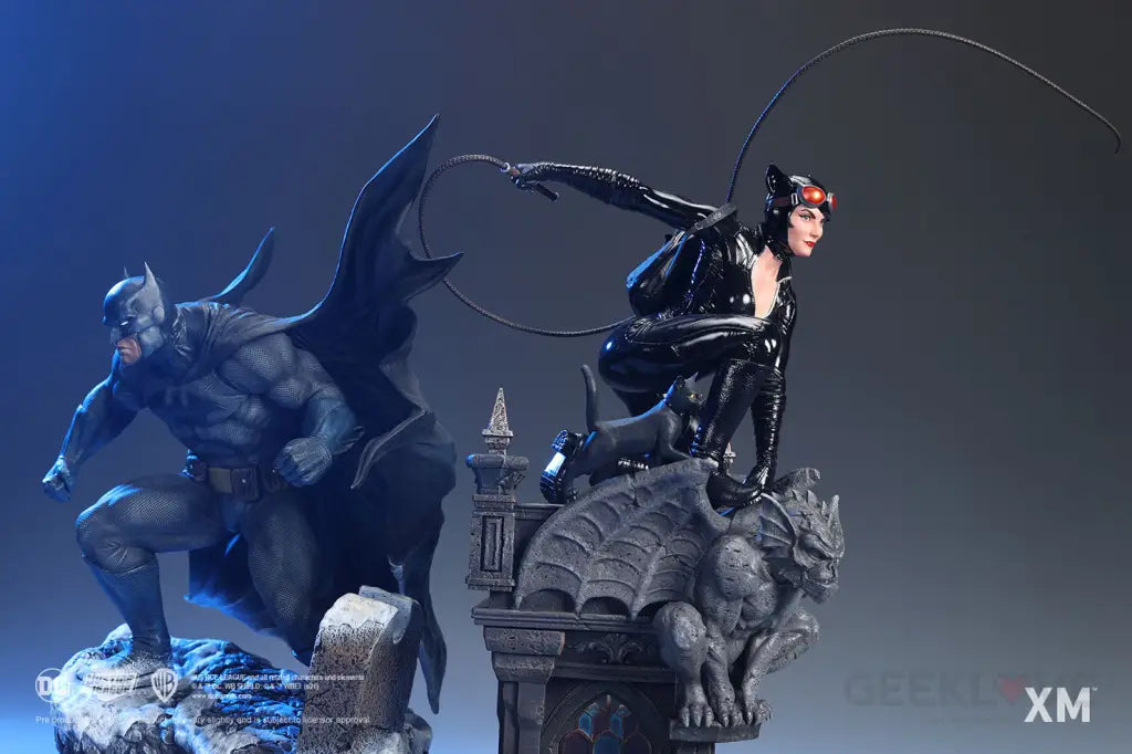 DC Rebirth - Catwoman Statue - GeekLoveph