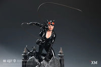 DC Rebirth - Catwoman Statue - GeekLoveph