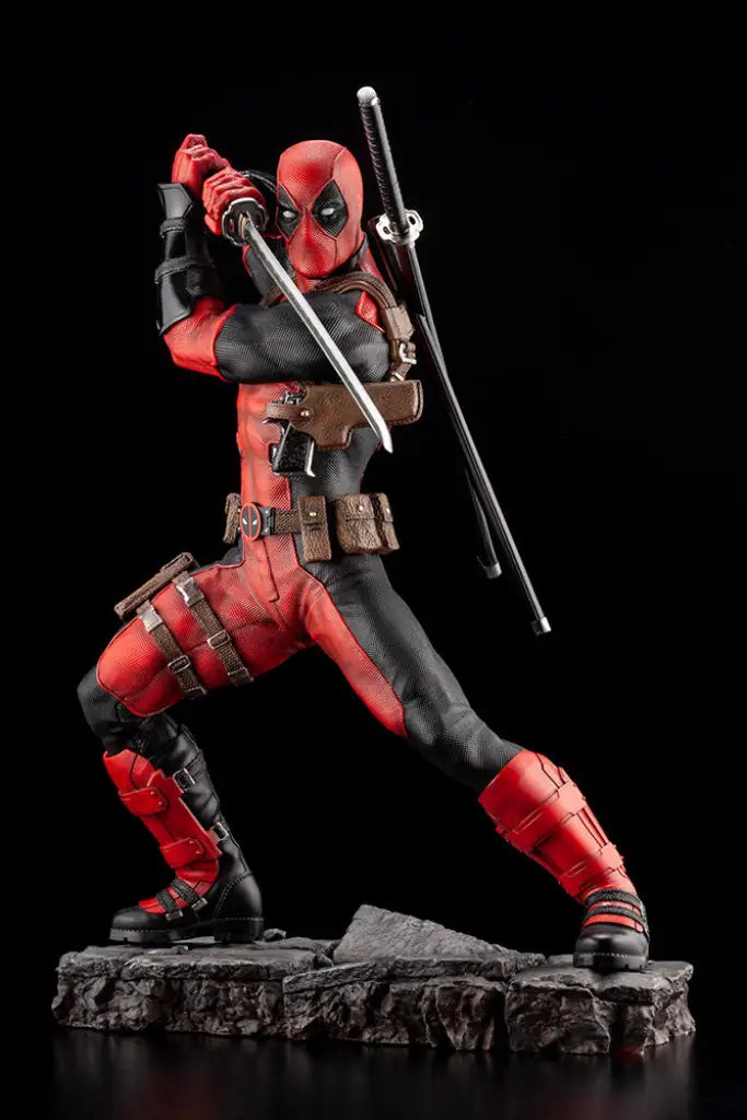 Deadpool Maximum Fine Art Statue - GeekLoveph