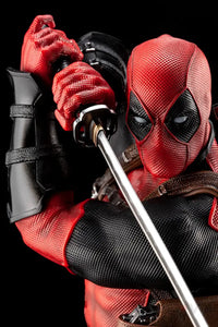 Deadpool Maximum Fine Art Statue - GeekLoveph