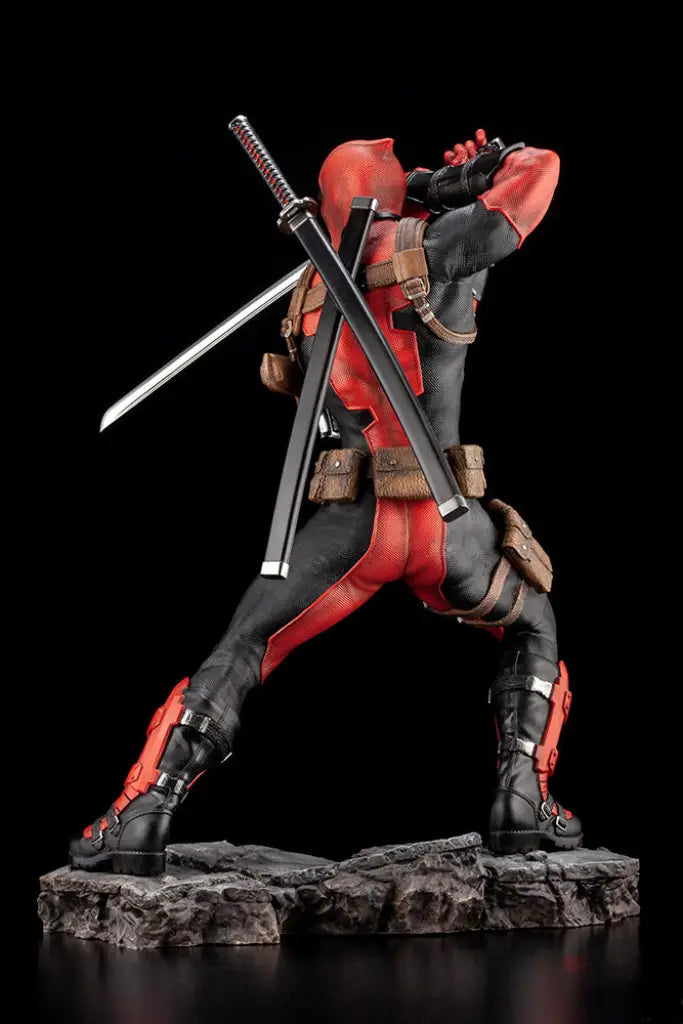 Deadpool Maximum Fine Art Statue - GeekLoveph