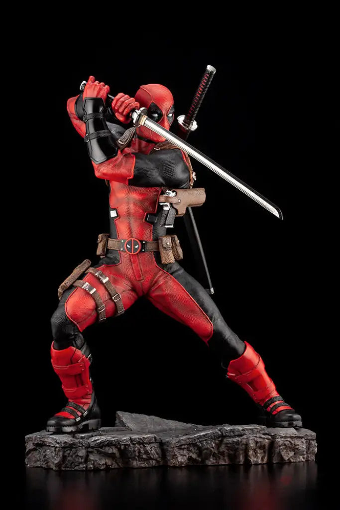 Deadpool Maximum Fine Art Statue - GeekLoveph