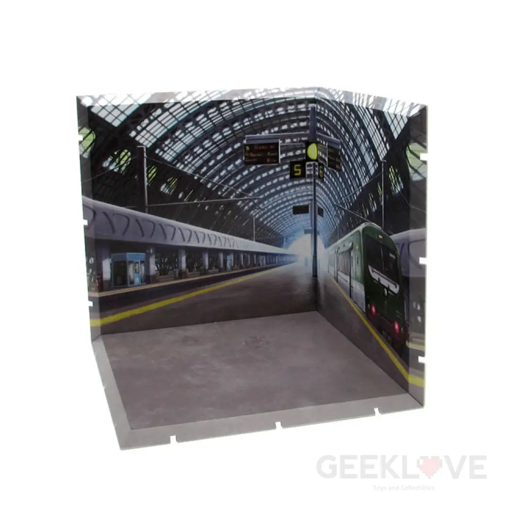 Dioramansion 150: Station Platform - GeekLoveph