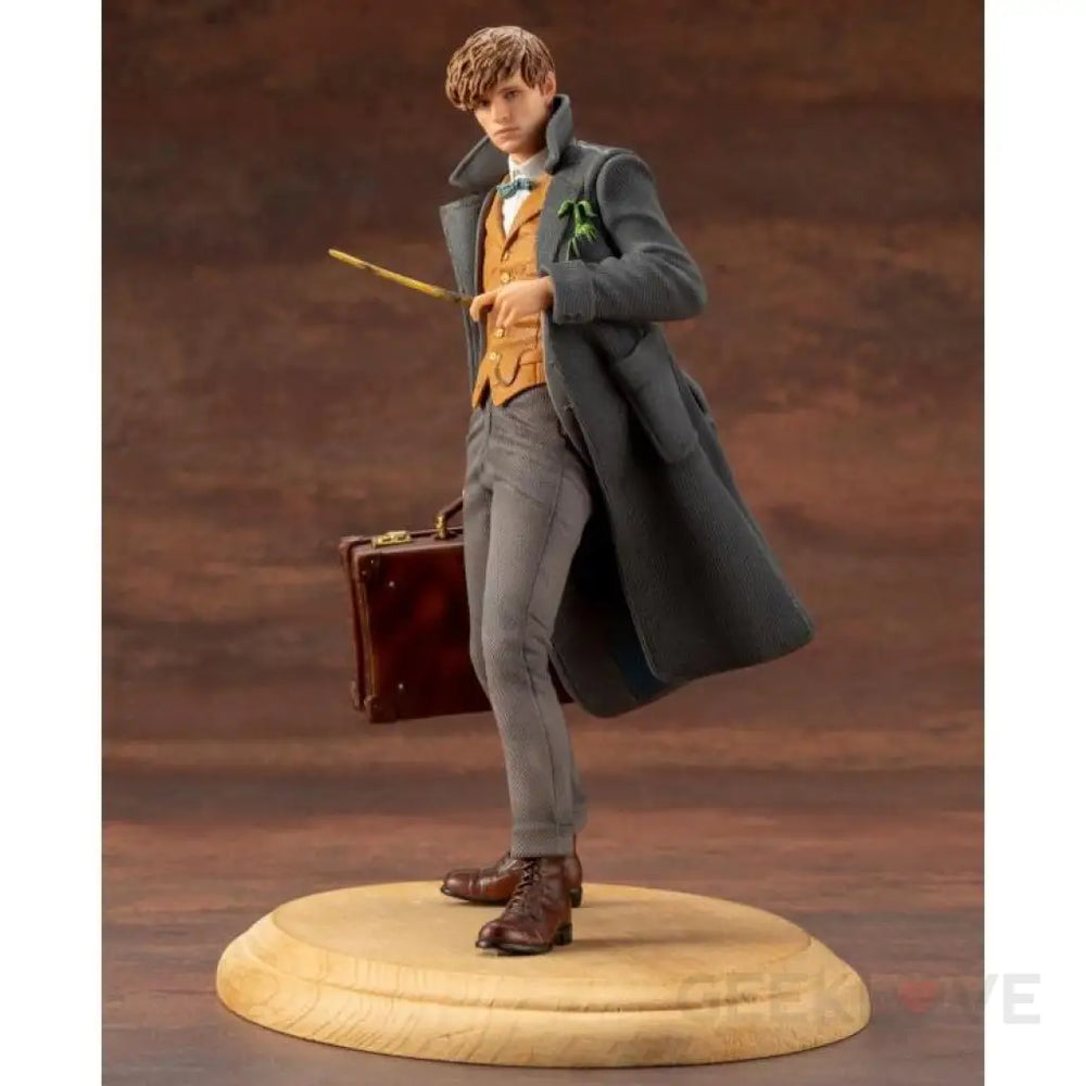 Fantastic Beasts: The Crimes of Grindelwald ArtFX+ Newt Scamander Statue - GeekLoveph