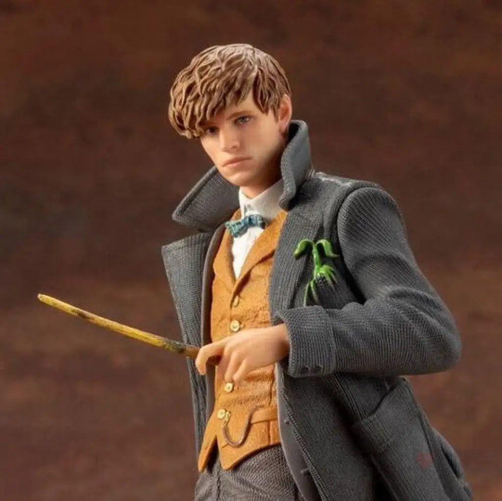 Fantastic Beasts: The Crimes of Grindelwald ArtFX+ Newt Scamander Statue - GeekLoveph