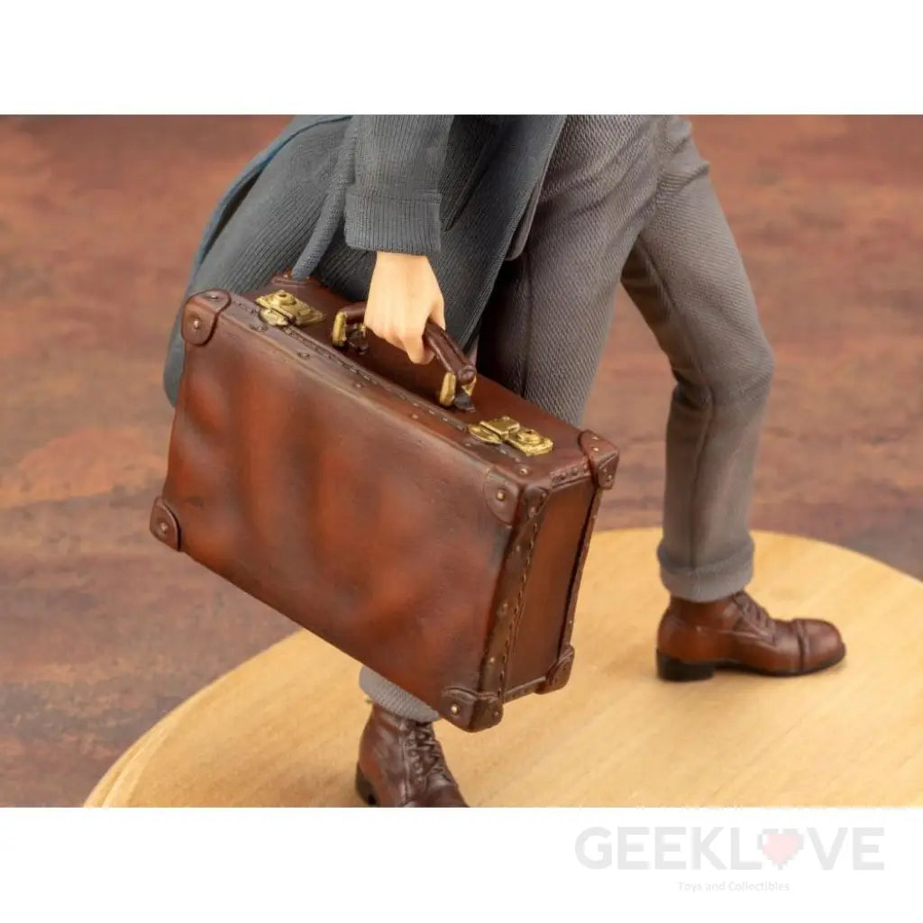 Fantastic Beasts: The Crimes of Grindelwald ArtFX+ Newt Scamander Statue - GeekLoveph