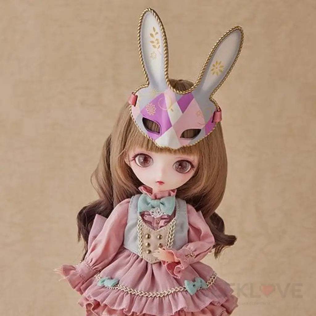 Harmonia bloom Seasonal Doll Beatrice - GeekLoveph