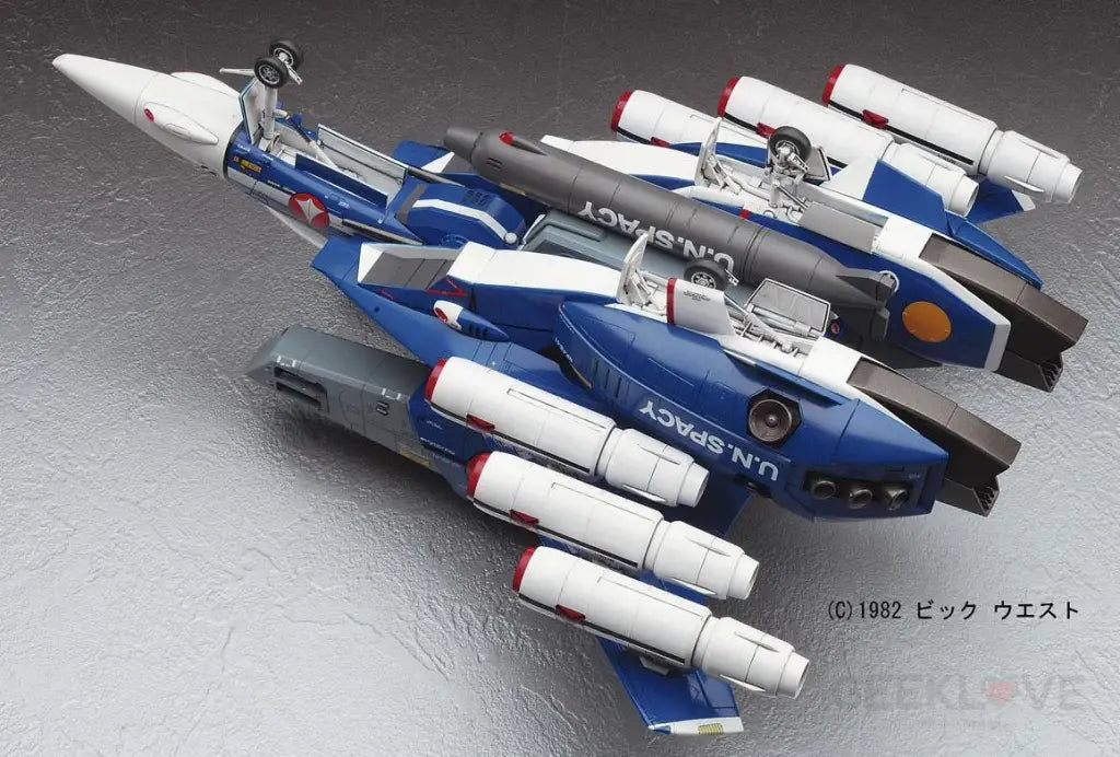 Hasegawa Model Kit: VF-1J Super Valkyrie `Max/Miria` w/RMS-1 - GeekLoveph