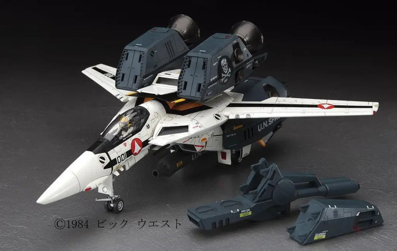Hasegawa Model Kit:  VF-1S/A Strike Super Valkyrie `Skull Squadron`