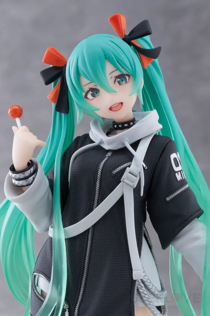 Hatsune Miku Figure - Fashion (PUNK Ver.)