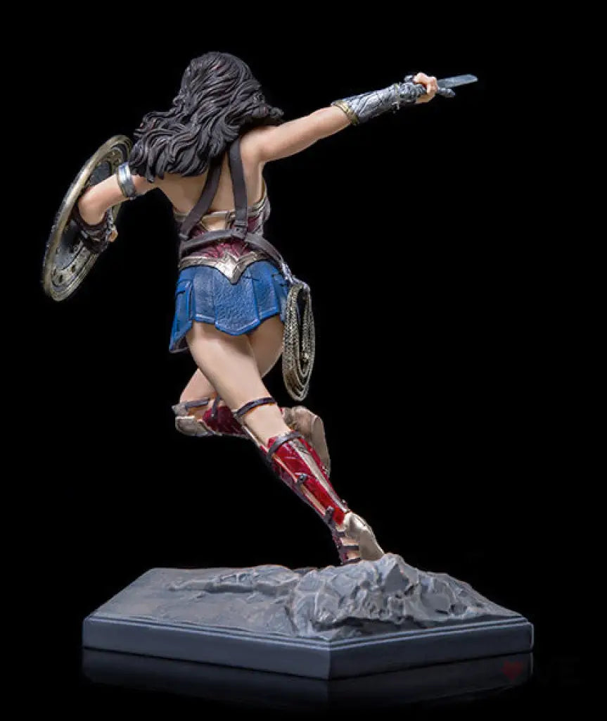 Iron Studios: Justice League Wonder Woman Art Scale 1/10 - GeekLoveph