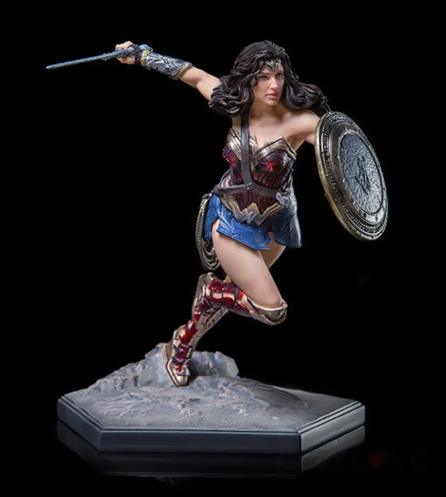 Iron Studios: Justice League Wonder Woman Art Scale 1/10 - GeekLoveph