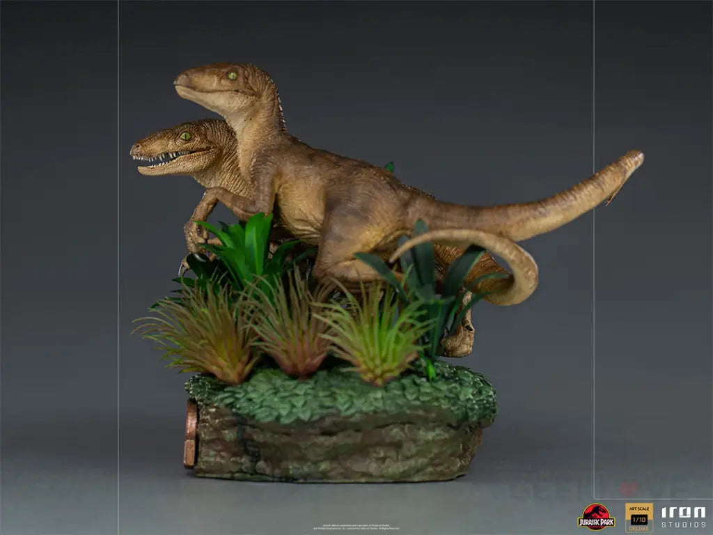 Jurassic Park Just The Two Raptors 1/10 Deluxe Art Scale Statue - GeekLoveph