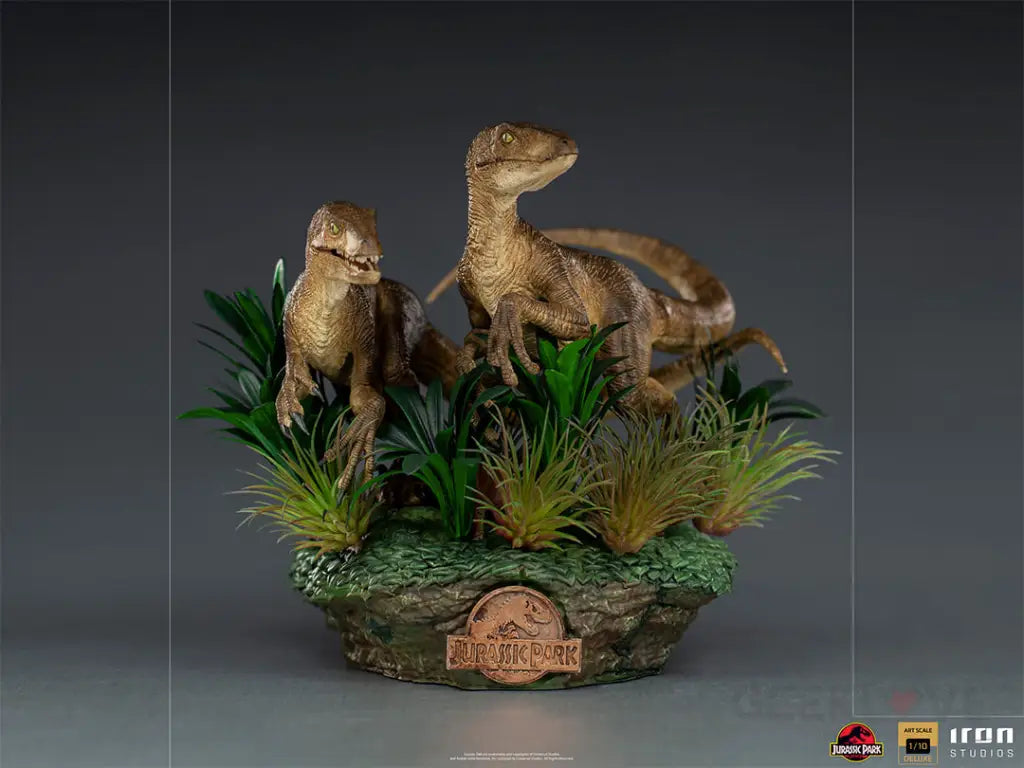 Jurassic Park Just The Two Raptors 1/10 Deluxe Art Scale Statue - GeekLoveph