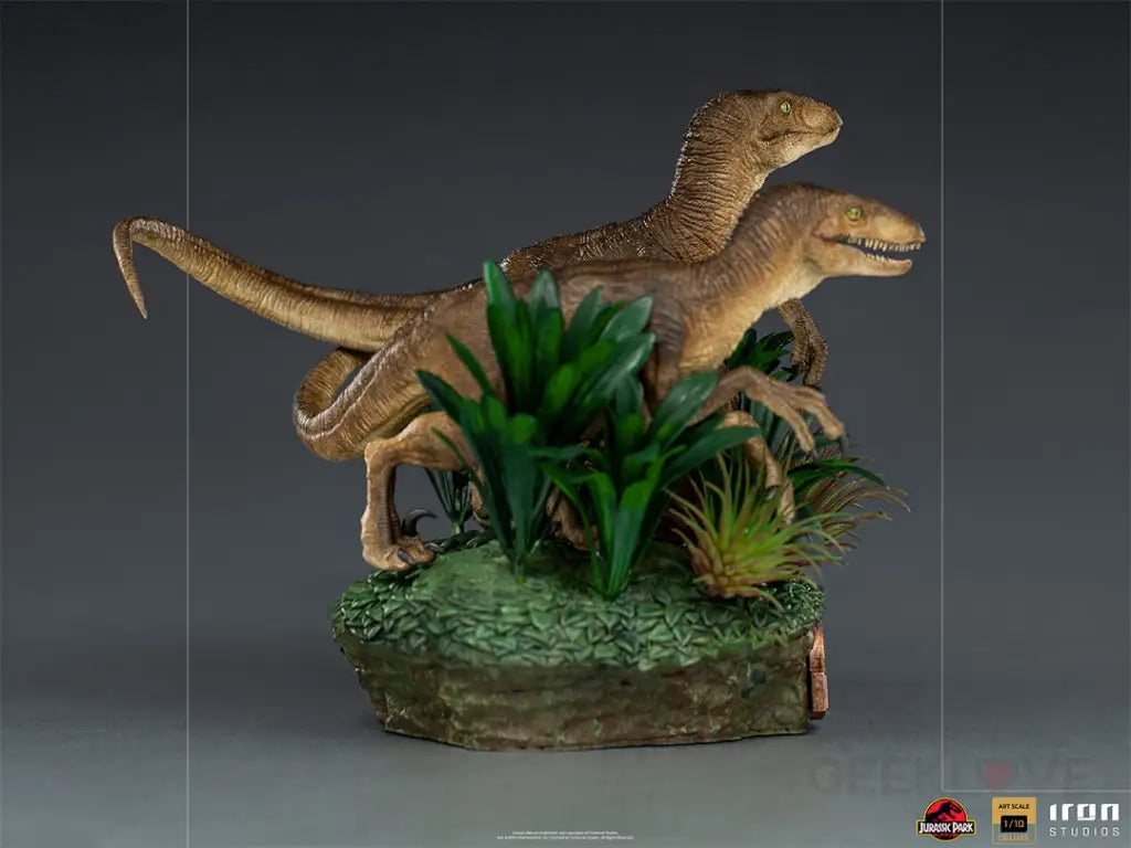 Jurassic Park Just The Two Raptors 1/10 Deluxe Art Scale Statue - GeekLoveph