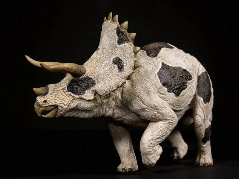 Jurassic Series Triceratops (Holstein Ver.) Limited Edition 1/35 Scale Figure