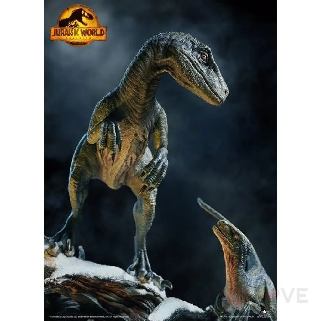 Jurassic World Dominion: Blue And Beta 1/7 Scale Statue - GeekLoveph